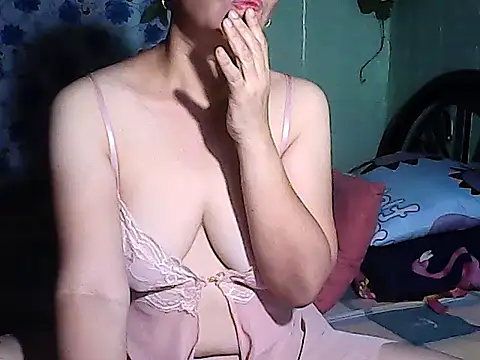 Snapshot of xxadeline47xx chatting on 07/05/26, 09:44 xxadeline47xx online show from 07/05/26, 09:44