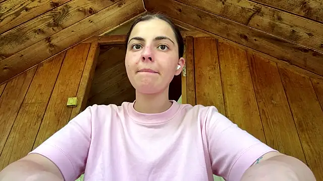 Snapshot of MarisaKomar chatting on 07/17/26, 01:07 MarisaKomar online show from 07/17/26, 01:07