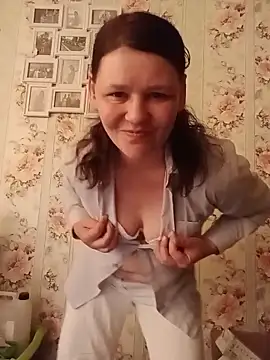 Snapshot of KellyCarter_ chatting on 06/17/26, 01:45 KellyCarter online show from 06/17/26, 01:45