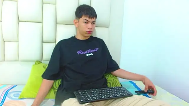 Snapshot of LoganNaughty chatting on 06/03/26, 12:41 LoganNaughty online show from 06/03/26, 12:41
