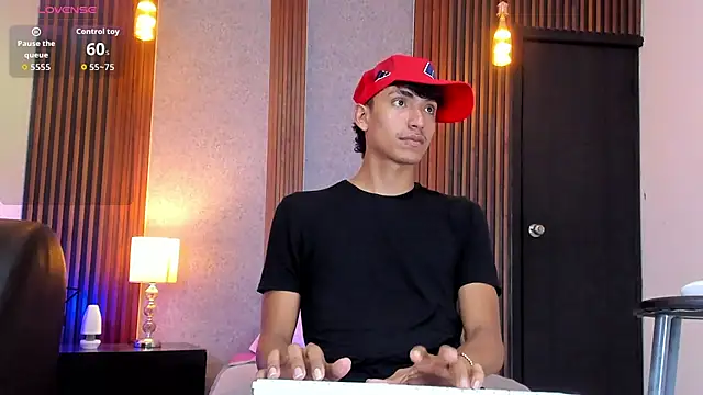 Snapshot of myke_tucker chatting on 07/14/26, 12:55 myke tucker online show from 07/14/26, 12:55