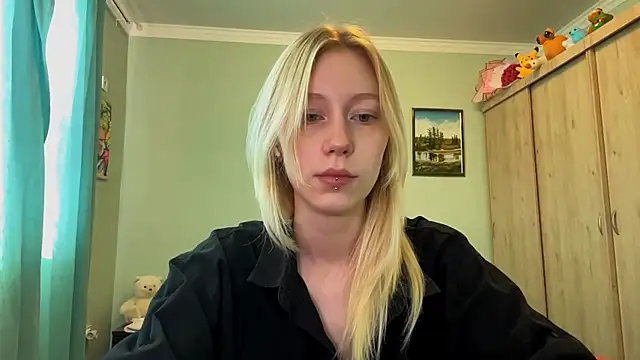 Snapshot of BossedFrog chatting on 07/04/26, 02:01 BossedFrog online show from 07/04/26, 02:01