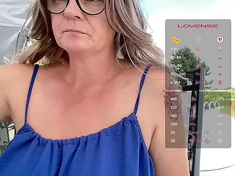 Snapshot of DirtyMarie80 chatting on 06/18/26, 10:09 DirtyMarie80 online show from 06/18/26, 10:09