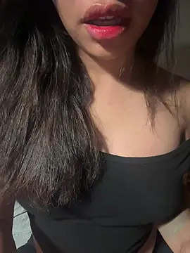 Snapshot of QuynhAnhhh_sweet chatting on 06/29/26, 10:10 QuynhAnhhh sweet online show from 06/29/26, 10:10
