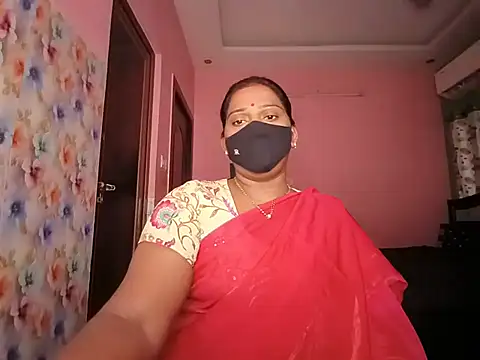 Snapshot of Meenakshy chatting on 07/01/26, 04:03 Meenakshy online show from 07/01/26, 04:03