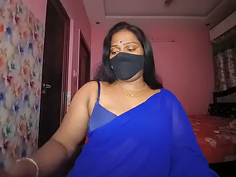 Snapshot of Meenakshy chatting on 07/09/26, 03:38 Meenakshy online show from 07/09/26, 03:38
