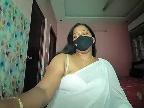 Snapshot of Meenakshy chatting on 07/14/26, 02:56 Meenakshy online show from 07/14/26, 02:56