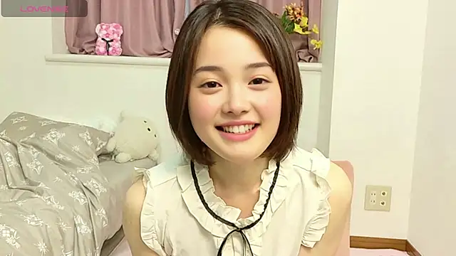 Snapshot of Momo_hip chatting on 06/10/26, 09:52 Momo hip online show from 06/10/26, 09:52