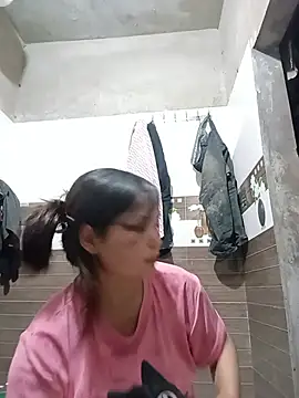 Snapshot of Linna-bae chatting on 06/15/26, 01:13 Linna-bae online show from 06/15/26, 01:13