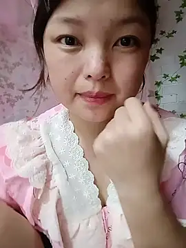 Snapshot of Linna-bae chatting on 07/03/26, 01:12 Linna-bae online show from 07/03/26, 01:12
