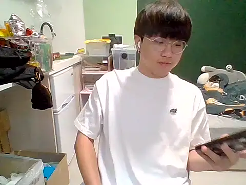 Snapshot of Yang_571 chatting on 06/27/26, 05:18 Yang 571 online show from 06/27/26, 05:18