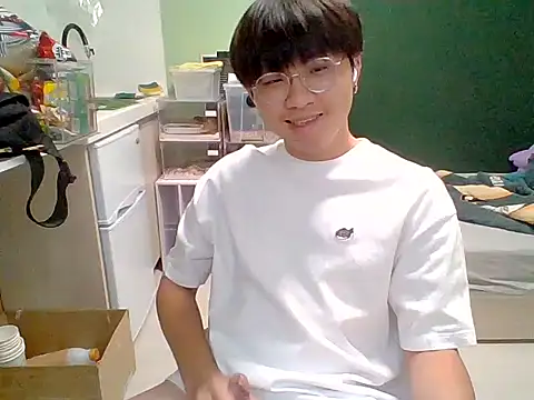 Snapshot of Yang_571 chatting on 07/07/26, 04:33 Yang 571 online show from 07/07/26, 04:33