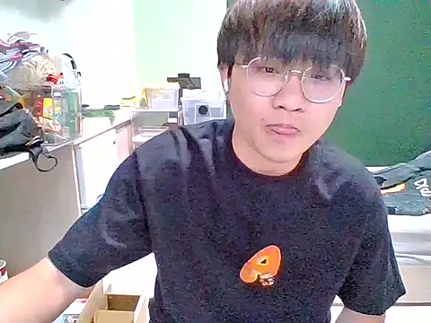 Snapshot of Yang_571 chatting on 07/16/26, 03:40 Yang 571 online show from 07/16/26, 03:40
