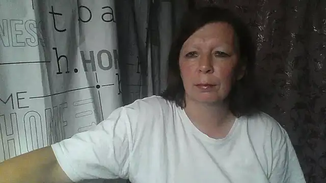 Snapshot of Schastlivaya43 chatting on 06/17/26, 02:40 Schastlivaya43 online show from 06/17/26, 02:40