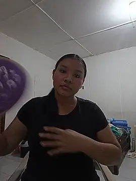 Rooxy  online show from 06/04/26, 11:00