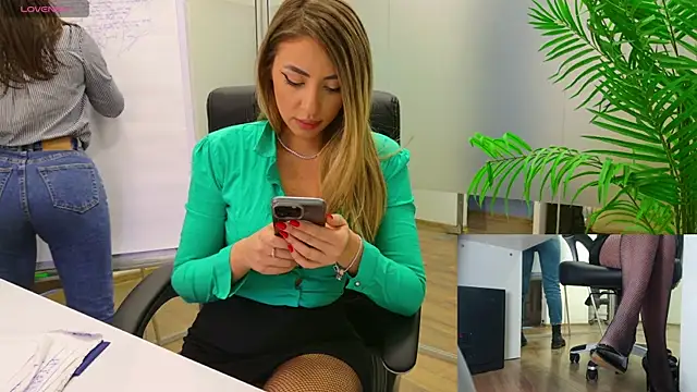 Snapshot of BabesGoWild chatting on 02/19/25, 08:55 BabesGoWild online show from 02/19/25, 08:55