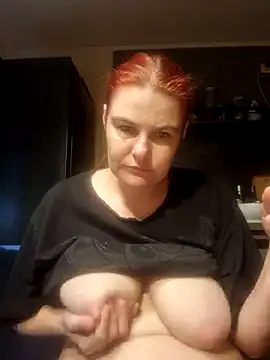 Snapshot of GoldenWifee chatting on 07/14/26, 04:17 GoldenWifee online show from 07/14/26, 04:17