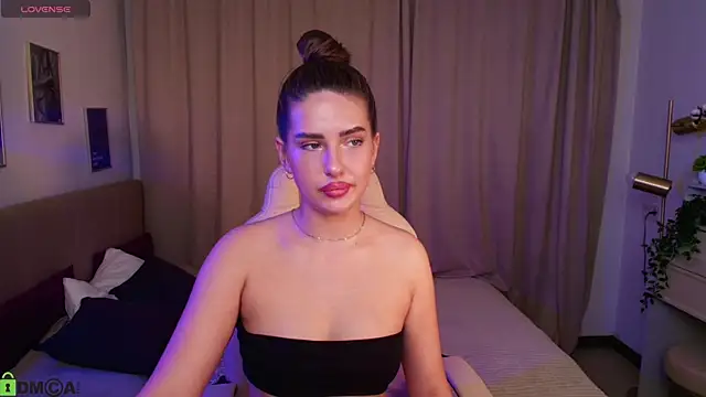 Snapshot of Bella__Kallen chatting on 07/30/26, 09:30 Bella Kallen online show from 07/30/26, 09:30