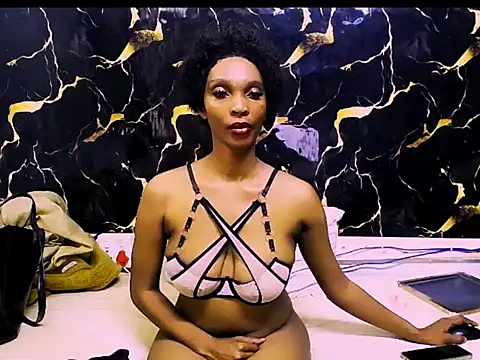 Caramelminxx  online show from 06/13/26, 07:28