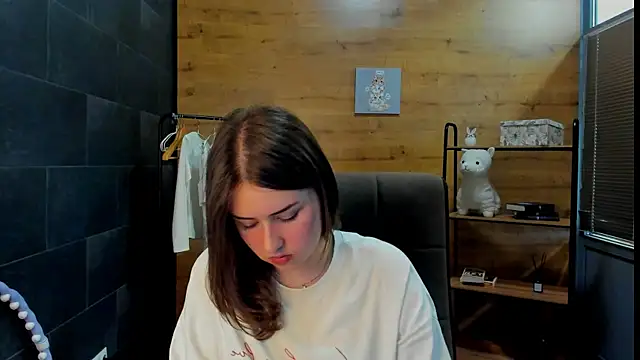 Snapshot of PaulineeJones chatting on 06/09/26, 09:10 PaulineeJones online show from 06/09/26, 09:10