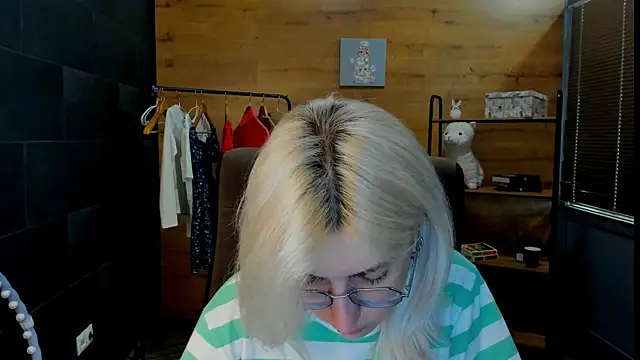 Snapshot of DaisyHopkins chatting on 06/21/26, 08:50 DaisyHopkins online show from 06/21/26, 08:50