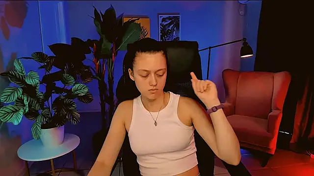 TunaHolli online show from 06/06/26, 06:51