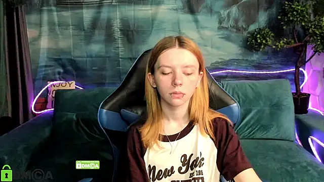 Snapshot of CarolInWonderland chatting on 07/01/26, 06:59 CarolInWonderland online show from 07/01/26, 06:59
