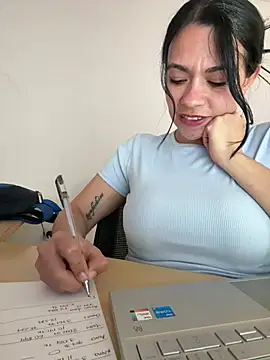 Snapshot of vanellopeFoxx chatting on 07/17/26, 05:18 vanellopeFoxx online show from 07/17/26, 05:18