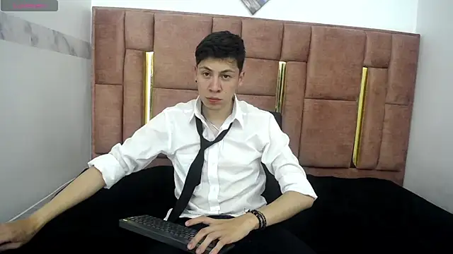 Snapshot of MIA_COINS chatting on 06/10/26, 07:29 MIA COINS online show from 06/10/26, 07:29