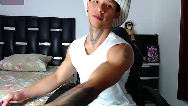 Snapshot of Erosscott_ chatting on 07/30/26, 03:22 Erosscott online show from 07/30/26, 03:22