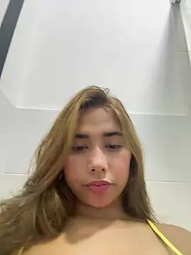Snapshot of Issie_01 chatting on 07/05/26, 11:12 Issie 01 online show from 07/05/26, 11:12
