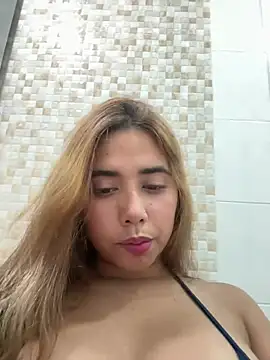 Snapshot of Issie_01 chatting on 07/26/26, 05:15 Issie 01 online show from 07/26/26, 05:15