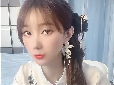 Snapshot of Vivi2222vivi chatting on 06/11/26, 02:22 Vivi2222vivi online show from 06/11/26, 02:22