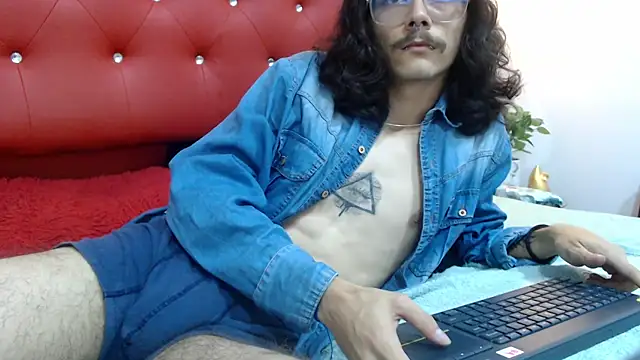 Snapshot of bigcock_robert chatting on 06/18/26, 07:29 bigcock robert online show from 06/18/26, 07:29
