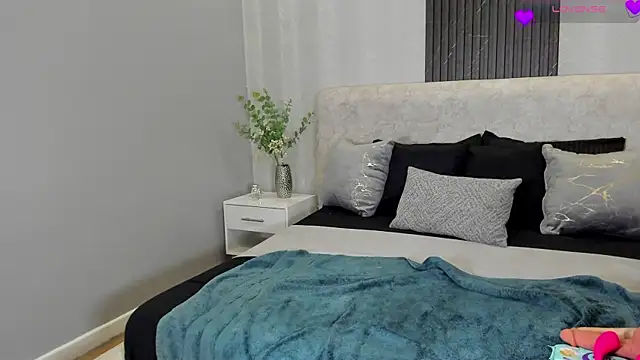 Lilii Peach online show from 07/10/26, 12:04