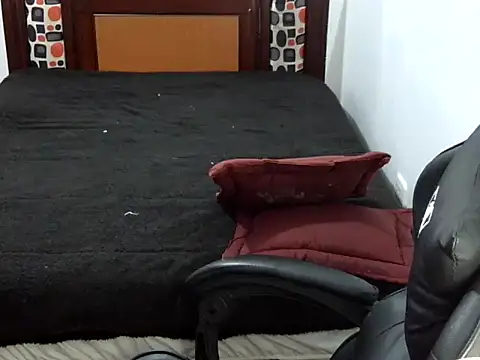 Snapshot of Lolacurly69 chatting on 06/20/26, 02:36 Lolacurly69 online show from 06/20/26, 02:36