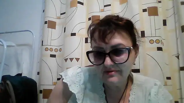 Snapshot of ErikaXShine chatting on 06/12/26, 06:29 ErikaXShine online show from 06/12/26, 06:29