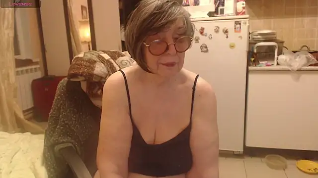 Snapshot of Sharon_Amore chatting on 04/30/26, 12:39 Sharon Amore online show from 04/30/26, 12:39
