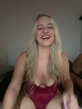 Snapshot of PiercedNipz chatting on 06/19/26, 04:22 PiercedNipz online show from 06/19/26, 04:22