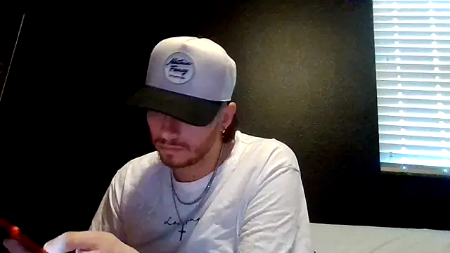 Snapshot of Mikecloudyhawk chatting on 06/22/26, 01:07 Mikecloudyhawk online show from 06/22/26, 01:07
