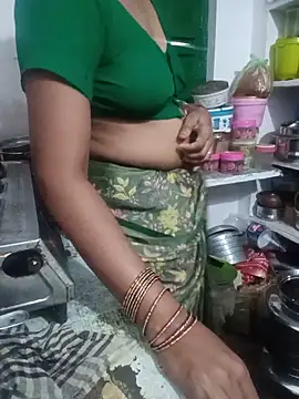 Snapshot of honey-telugu33 chatting on 06/08/26, 04:35 honey-telugu33 online show from 06/08/26, 04:35