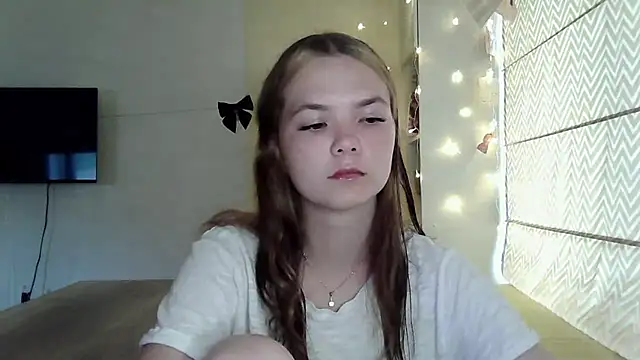 AvrilGillig online show from 06/28/26, 02:12