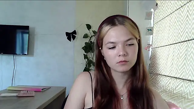 AvrilGillig online show from 07/15/26, 07:35