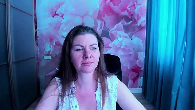 Snapshot of LunaKissesx chatting on 06/21/26, 11:24 LunaKissesx online show from 06/21/26, 11:24