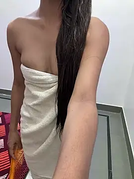 Snapshot of cute_manu- chatting on 07/18/26, 04:11 cute manu- online show from 07/18/26, 04:11