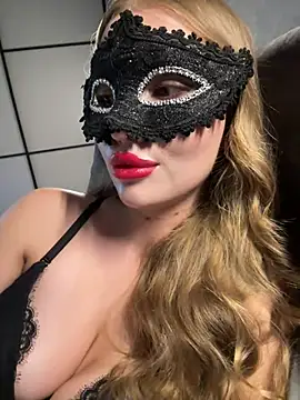 AlexandraMoore03 online show from 07/04/26, 05:30