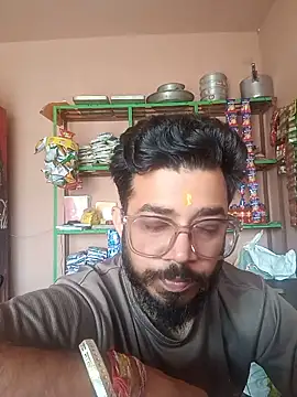 Snapshot of Desindianbull69 chatting on 06/12/26, 03:27 Desindianbull69 online show from 06/12/26, 03:27
