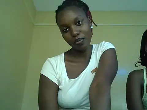Snapshot of Legit_Queenn chatting on 07/19/26, 01:48 Legit Queenn online show from 07/19/26, 01:48