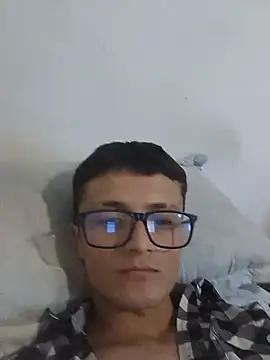 Snapshot of Davitfitnosuke chatting on 06/08/26, 06:52 Davitfitnosuke online show from 06/08/26, 06:52