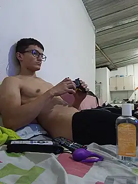 Snapshot of Davitfitnosuke chatting on 06/12/26, 01:04 Davitfitnosuke online show from 06/12/26, 01:04
